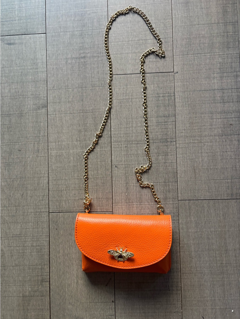 🦋Italian Leather🦋Orange Crossbody Bag with Gold Chain & Turn Lock Bee Accent